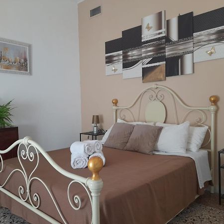 Casa Roma Affittacamere Buitenkant foto